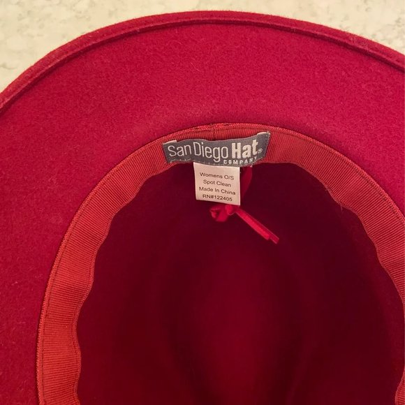 Red hat - Picture 2 of 3